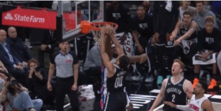 摧枯拉朽！米诺特中路突击 飞身拉杆力压斯图尔特双手暴力隔扣