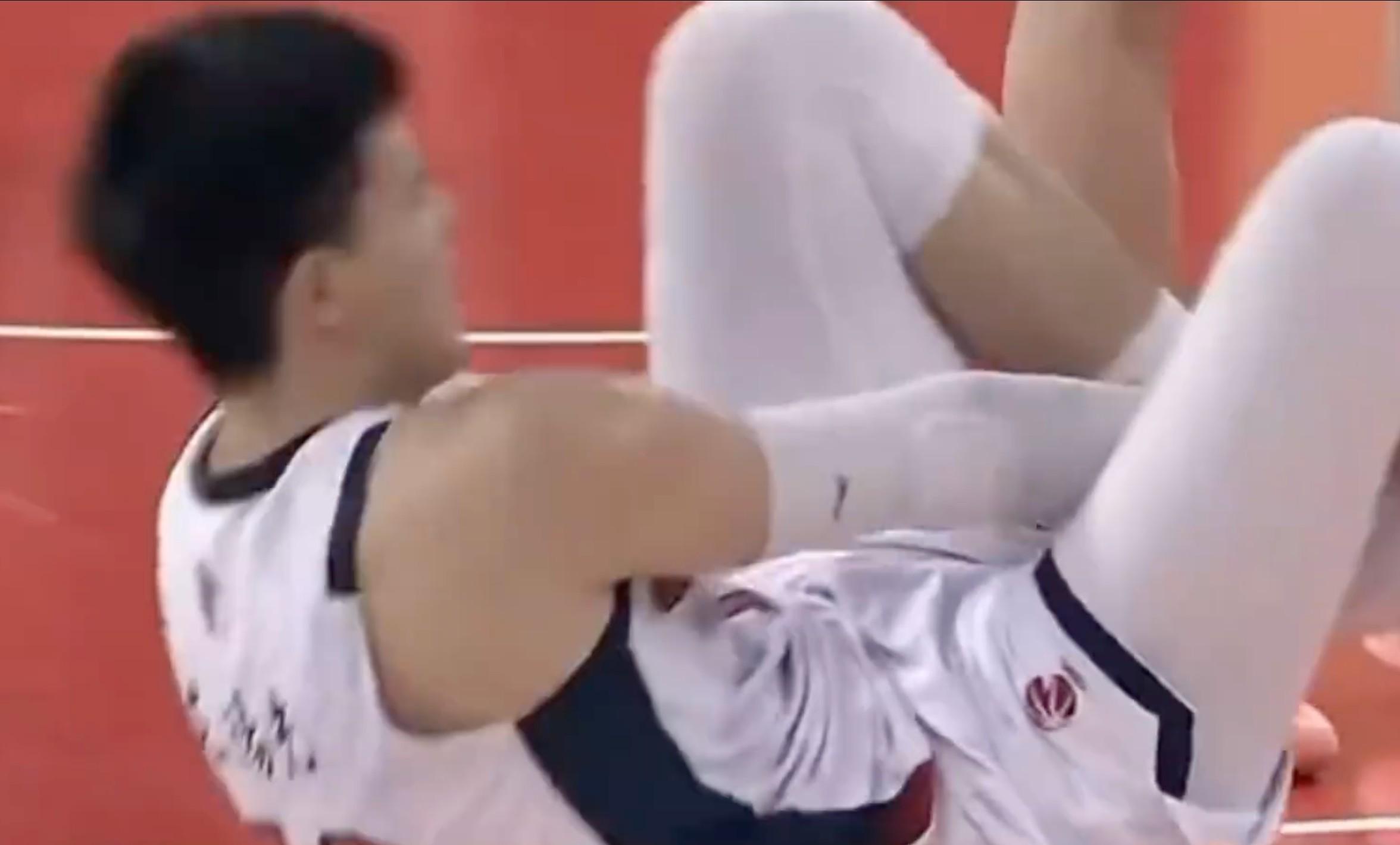 K1体育-脚踝扭伤，随队记者：焦泊乔问题不大，赛后还参加了新闻发布会